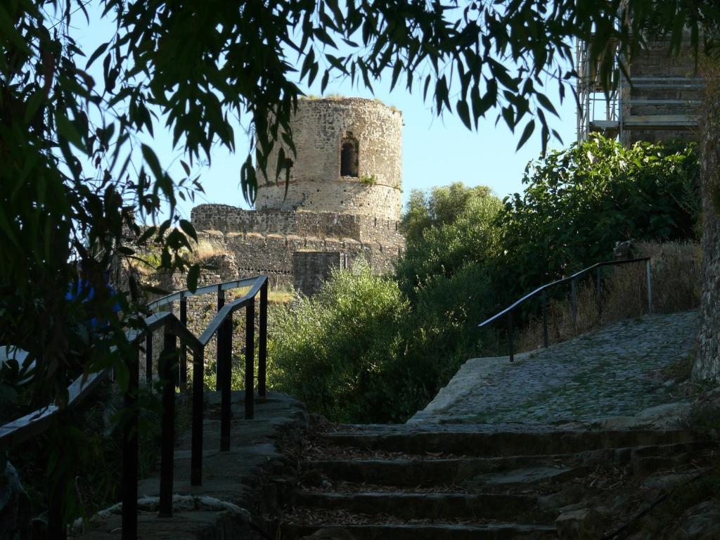 Camino del Castillo Jimena De La Frontera Esterno foto